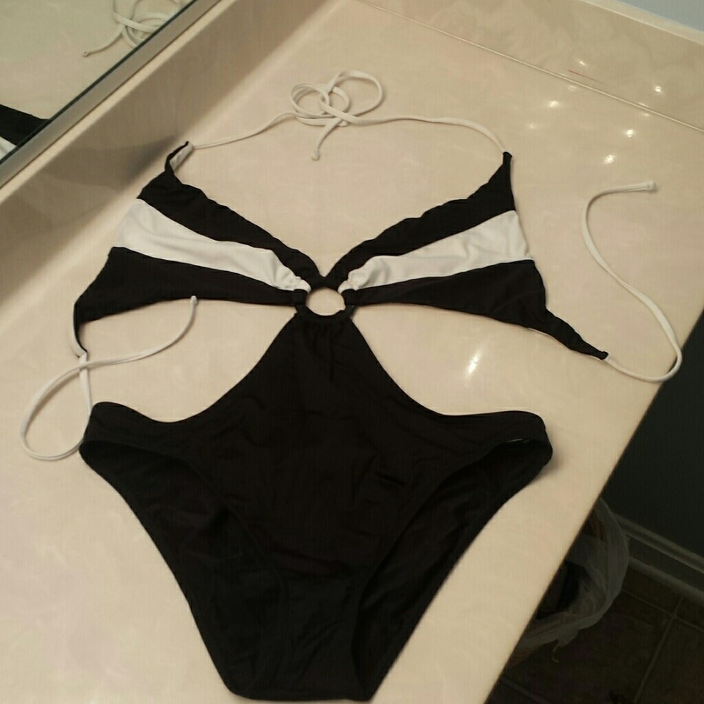 Black and white monokini